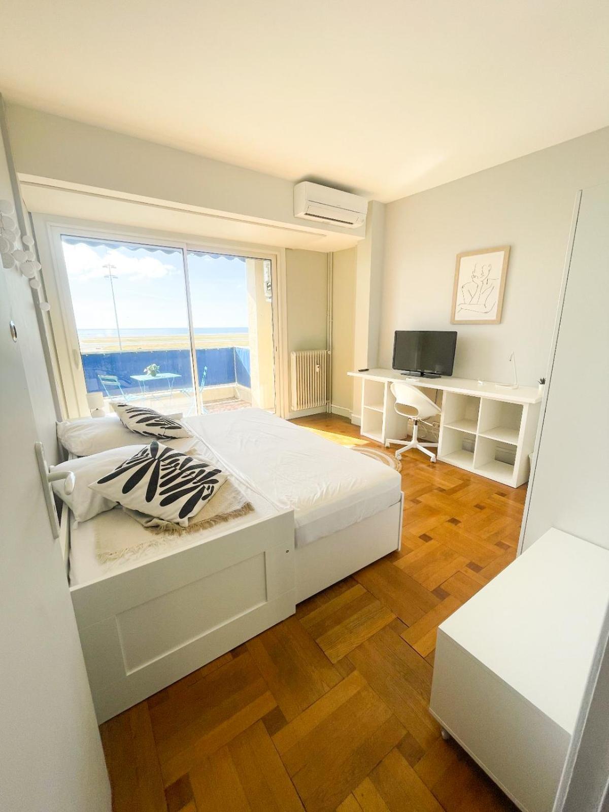 Promenade Des Apartment *